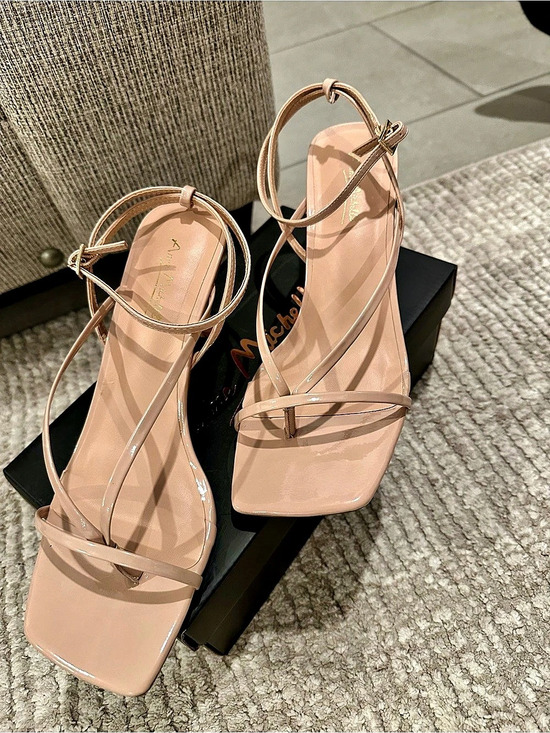 Shoes - EUC Strappy Trendy Kitten Heels in Nude Color